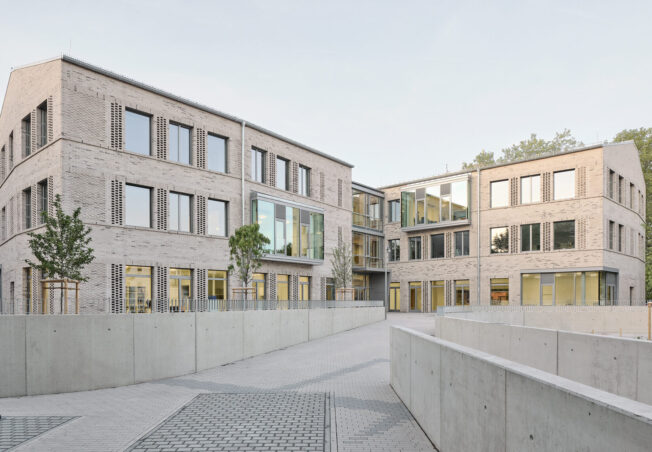 Building Physics for Climate-Friendly School Construction