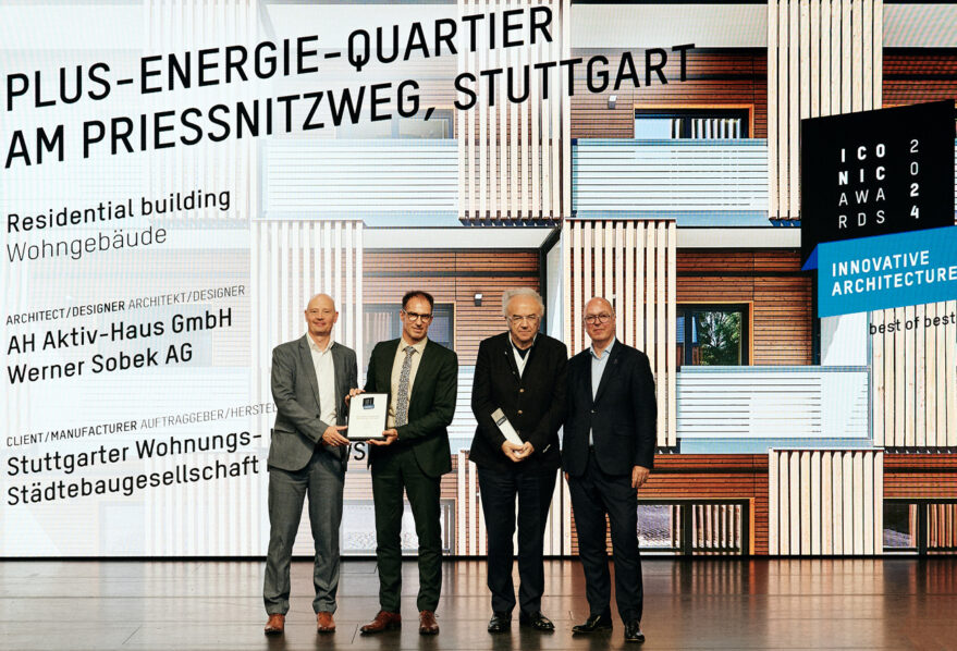 Werner Sobek receiving the Iconic Award 2024 for P18