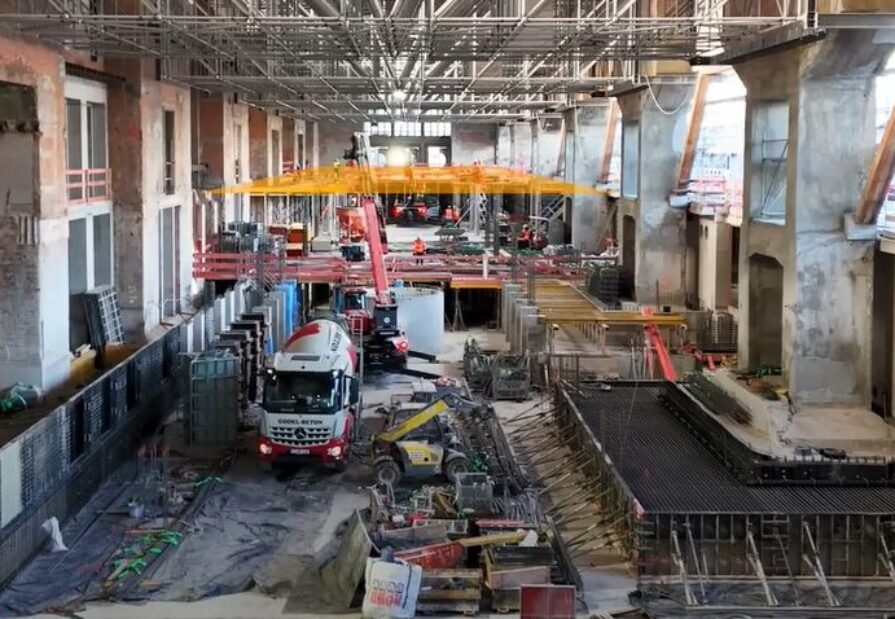 Inside of the Bonatzbau during construction